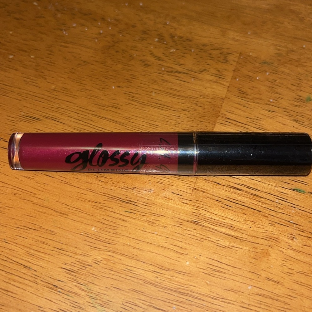 L. A. Girl Glossy Plumping Lip Gloss GLG931 Grand Burgundy Wine Shimmery Gloss